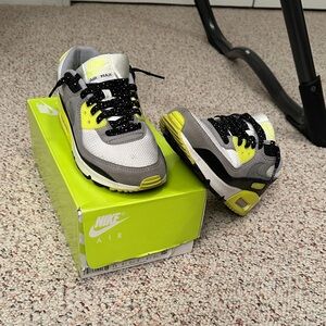 Used Women’s Air Max 90